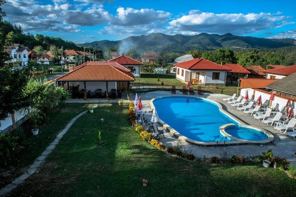 Complex Balkandzhii Apriltsi  Bagian luar foto