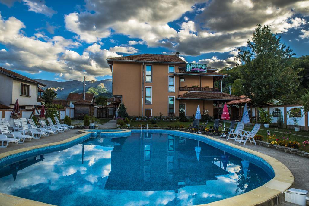 Complex Balkandzhii Apriltsi  Bagian luar foto